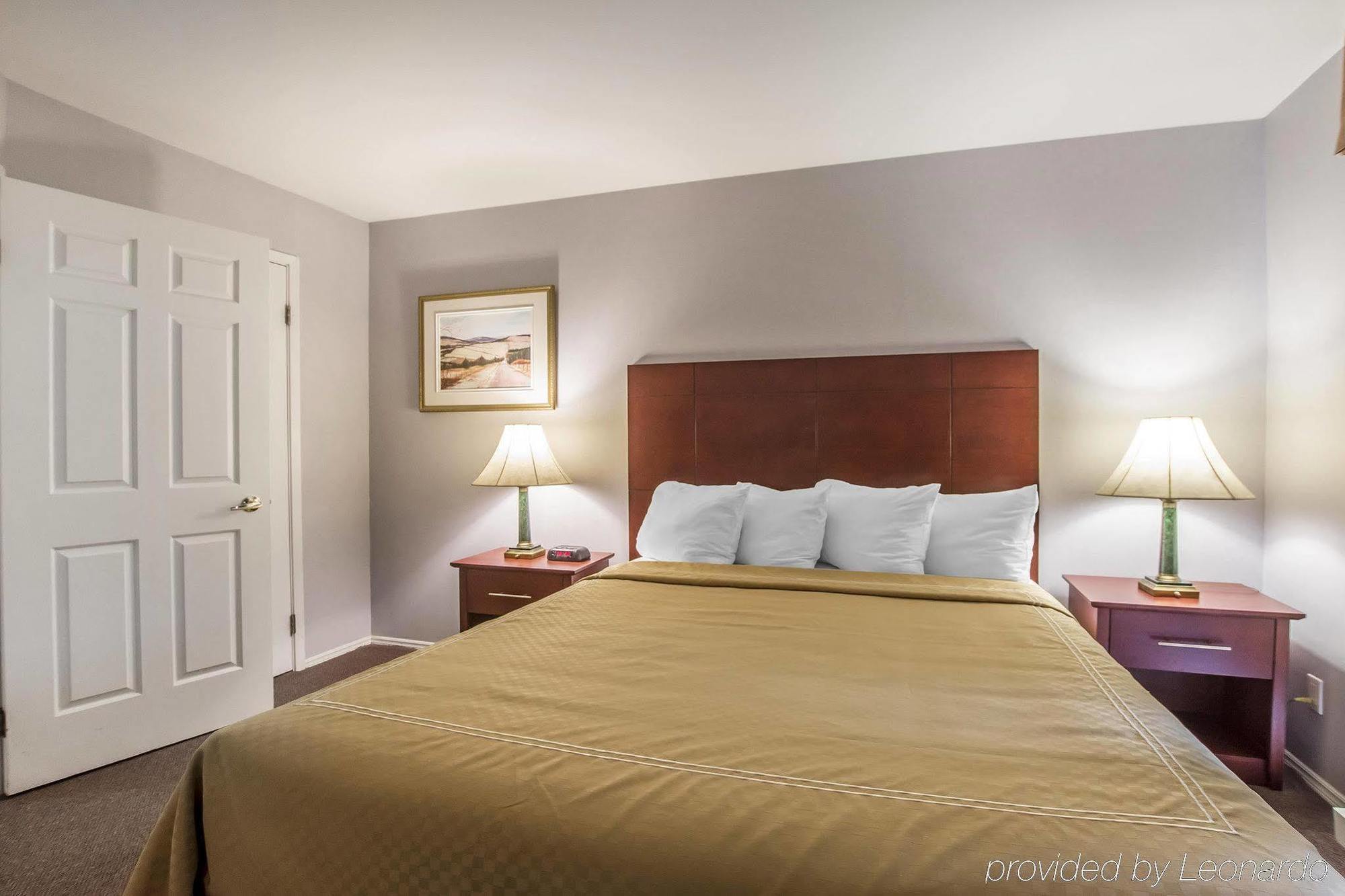 Syracuse Inn And Suites Eksteriør billede