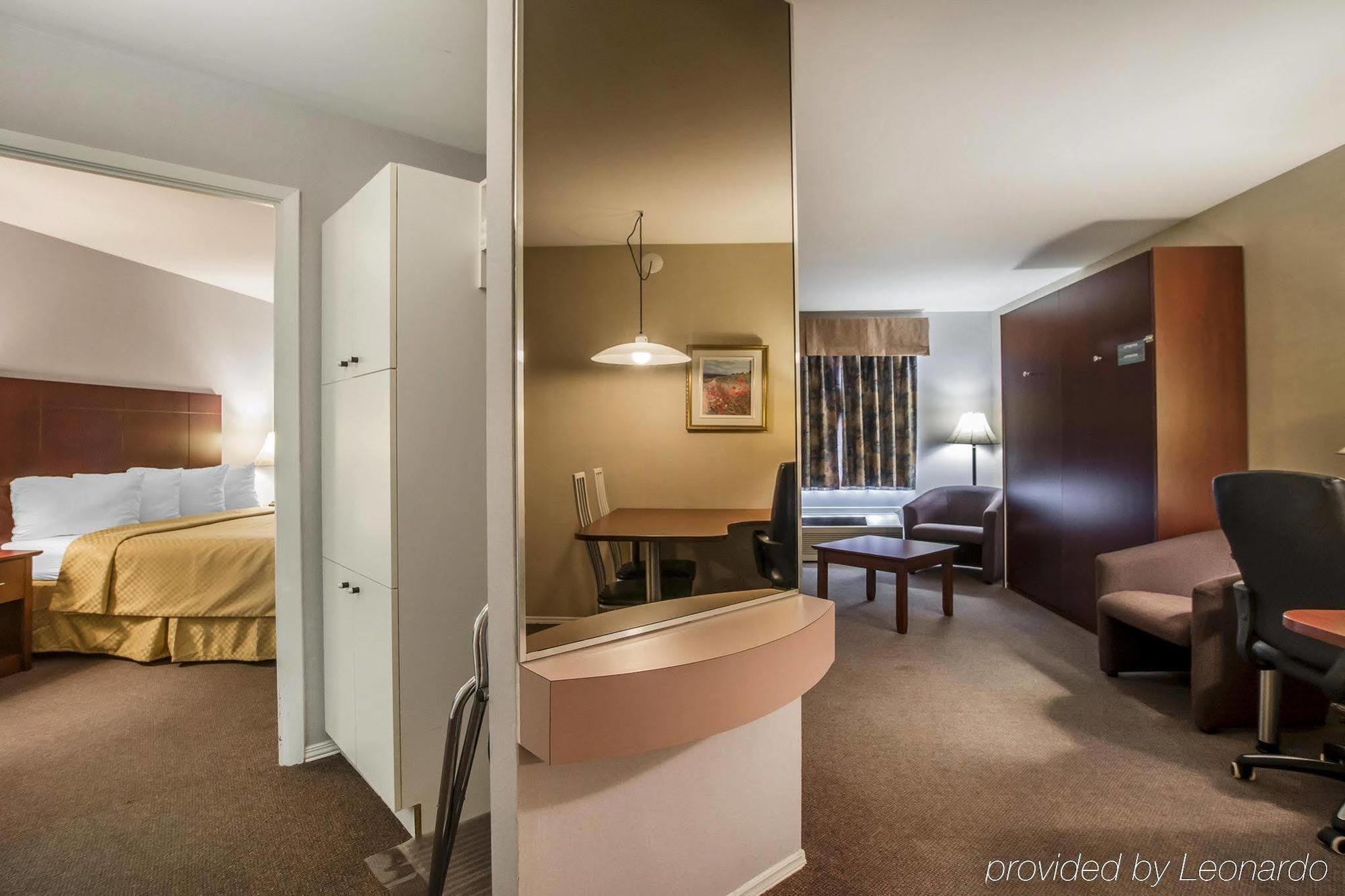 Syracuse Inn And Suites Eksteriør billede