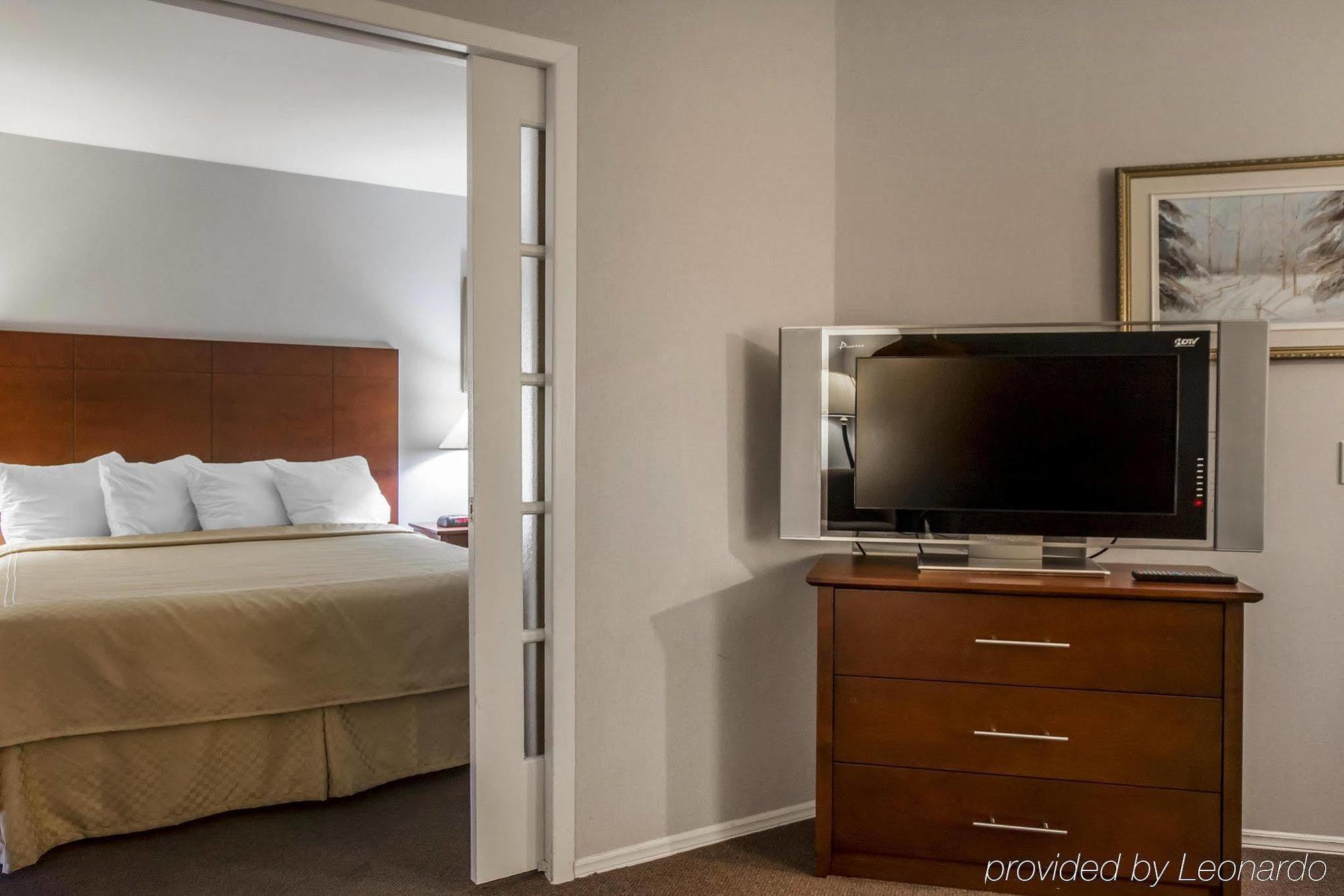 Syracuse Inn And Suites Eksteriør billede