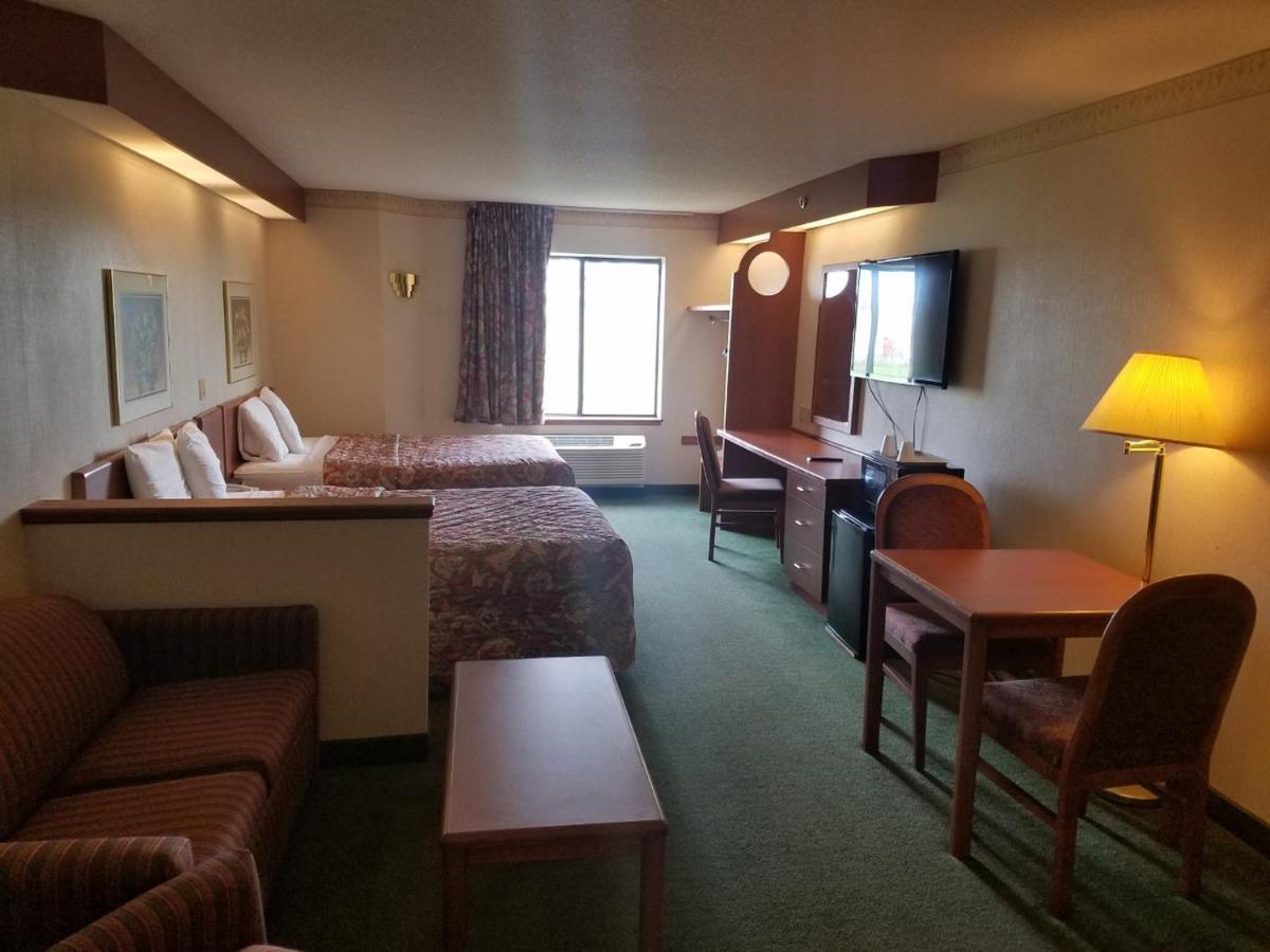 Syracuse Inn And Suites Eksteriør billede